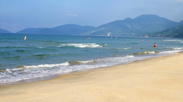Lang Co beach